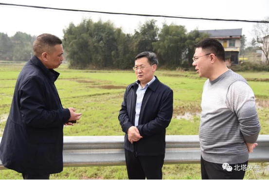 北塔区委副书记区长刘贻银检查春耕备耕生产工作