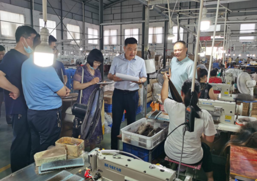 落实就业帮扶政策 让脱贫户在家门口就能就业_邵阳头条网