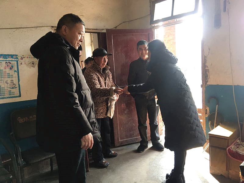 区统计局、白田社区党支部开展春节走访慰问困难老党员活动(图2)