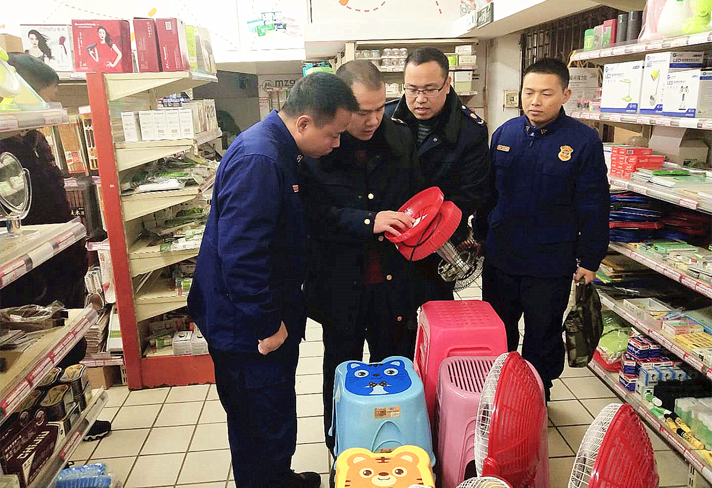 北塔工商分局联合消防开展电取暖器具专项整治行动(图2)