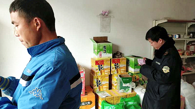 北塔区开展农村假冒伪劣食品专项整治行动(图1)