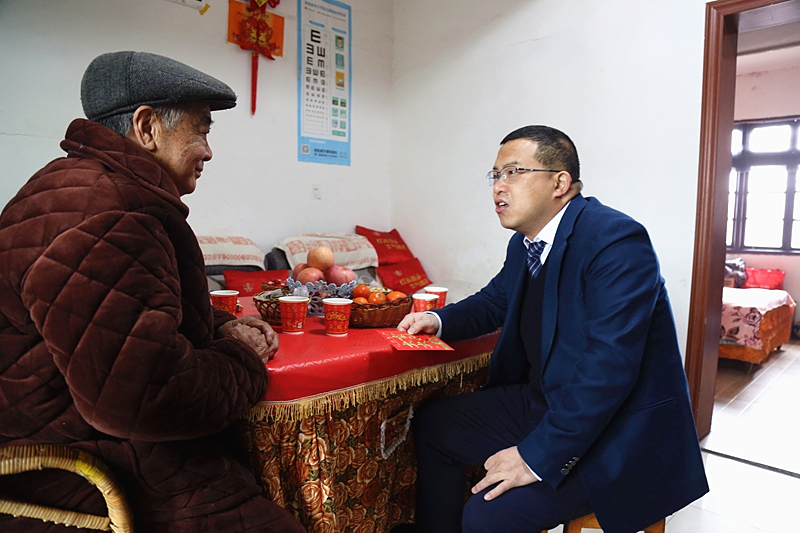 走访慰问贫困户 精准帮扶暖人心(图3)