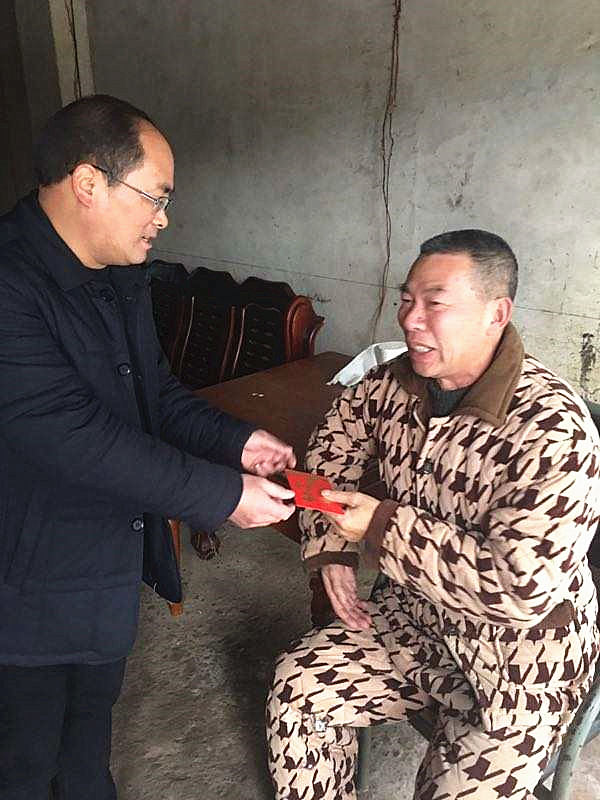 走访慰问贫困户 精准帮扶暖人心(图6)