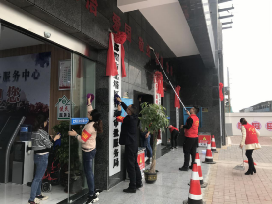 北塔区行政审批服务局志愿者服务队开展义务打扫卫生活动(图1)