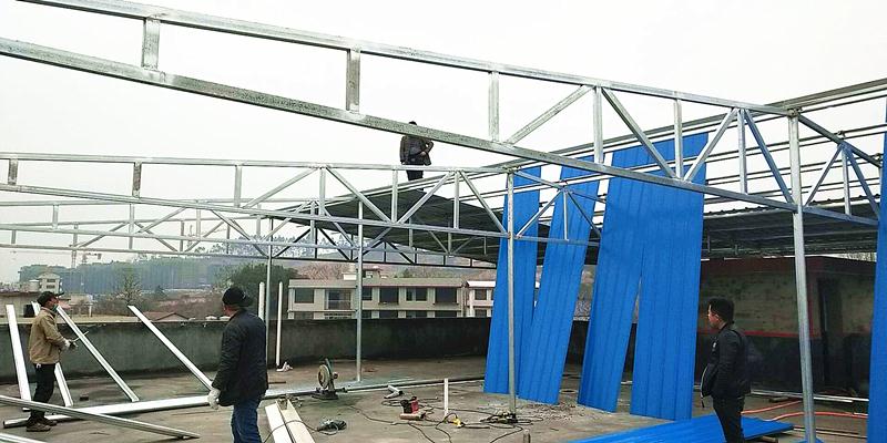 新滩镇街道精准拆除违法建筑 助推文明城市创建(图1)