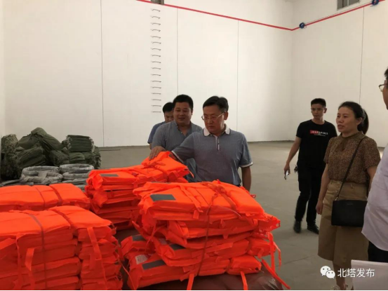 区委副书记、区长刘贻银带队深入落实防汛物资储备工作(图2)