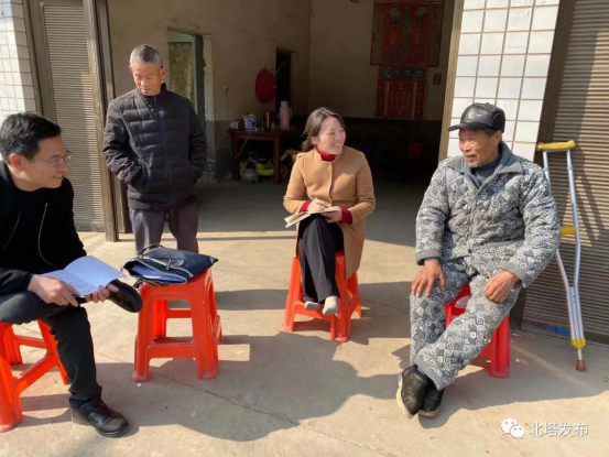 住夜谈心话发展 脚踏泥土搞调研——袁玲深入马家村蹲点调研(图1)