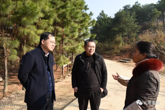 用心用情深入调研  同吃同住同谋发展——肖平在同兴村住村调研侧记(图2)