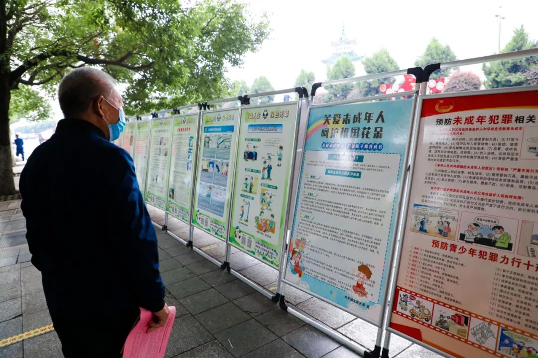 守护好群众的“养老金”——北塔区开展反诈骗综合宣传活动(图2)