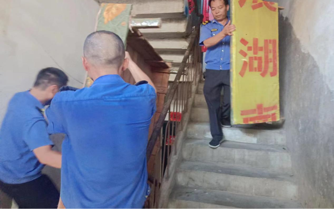 创建文明城市 北塔城管在行动(图2)