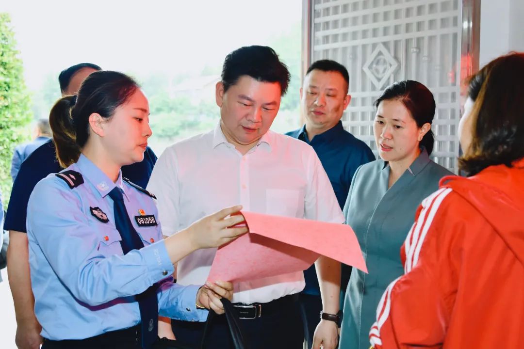 李长跃开展巡林和道路交通安全督导工作(图1)