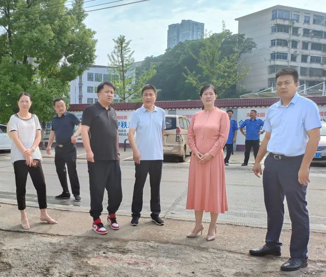 周末创文不停歇 强化督查抓落实(图1)