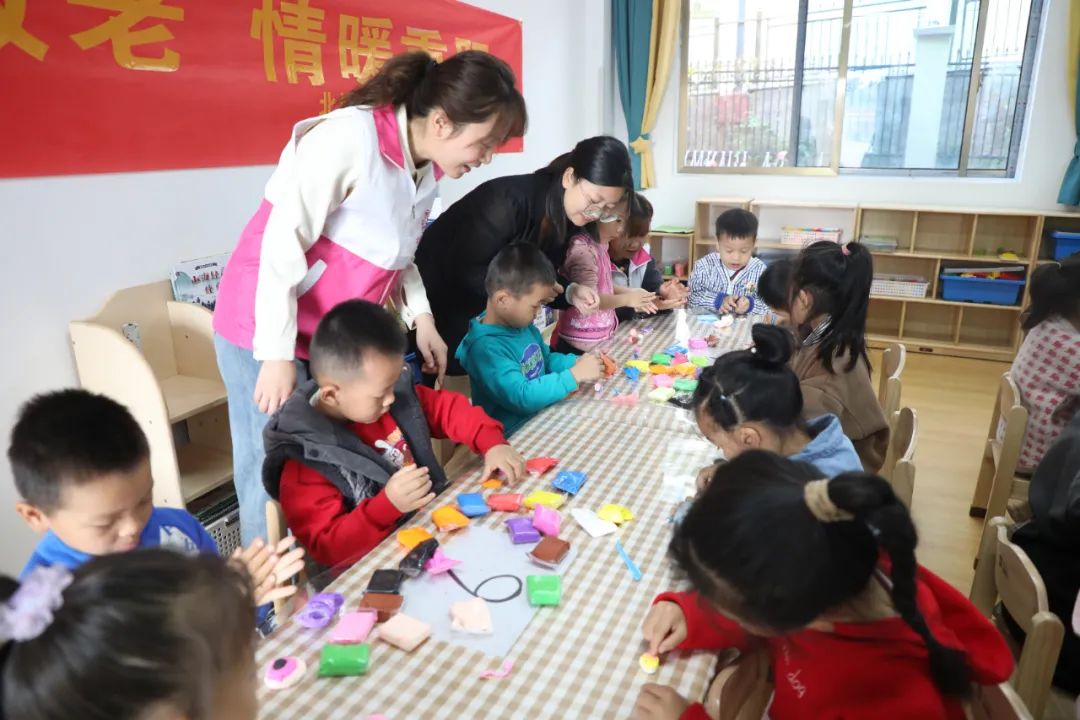 “童心敬老，情暖重阳”：部门联合开展重阳节主题活动(图2)