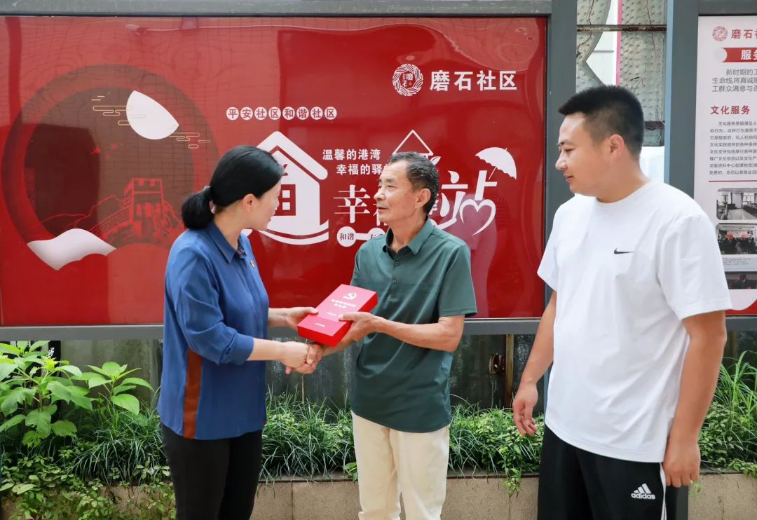 送温情 传党情 ——姚文娟“七一”前夕走访慰问老党员(图1)