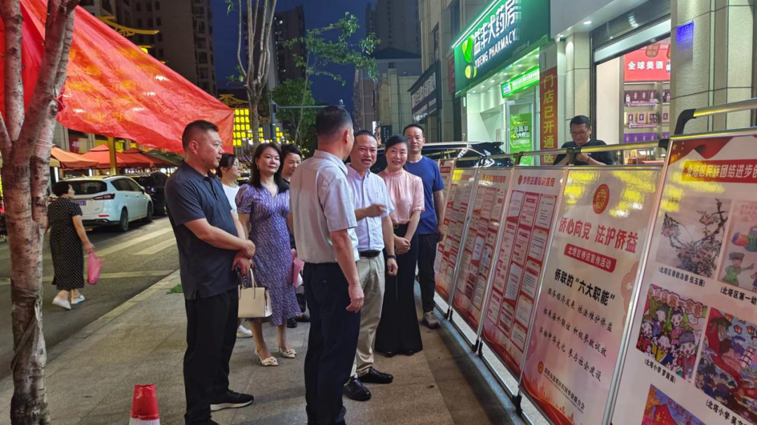 北塔区开展民族团结进步宣传教育进夜市活动(图1)