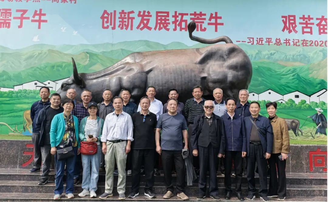 银发展风采 金辉映北塔——北塔区组织退休干部参加重阳节参观学习活动(图1)