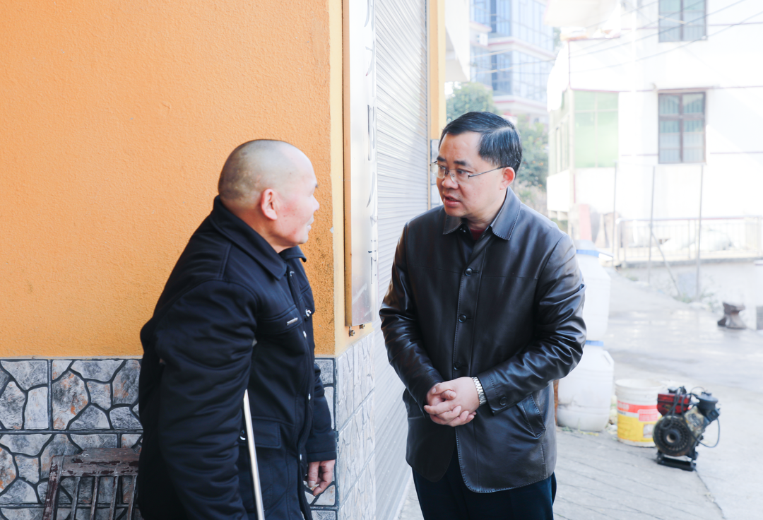 肖平春节前走访慰问困难群众(图1)