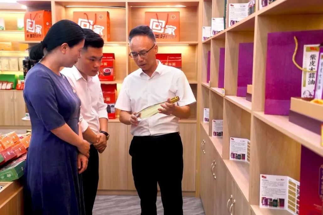 深入企业一线调研 力推“湘品”线上突围(图1)