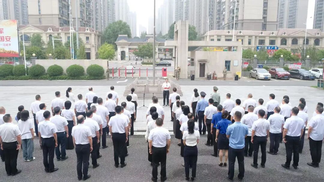 北塔区举行迎国庆升旗仪式 激昂爱国情奋进新征程(图2)