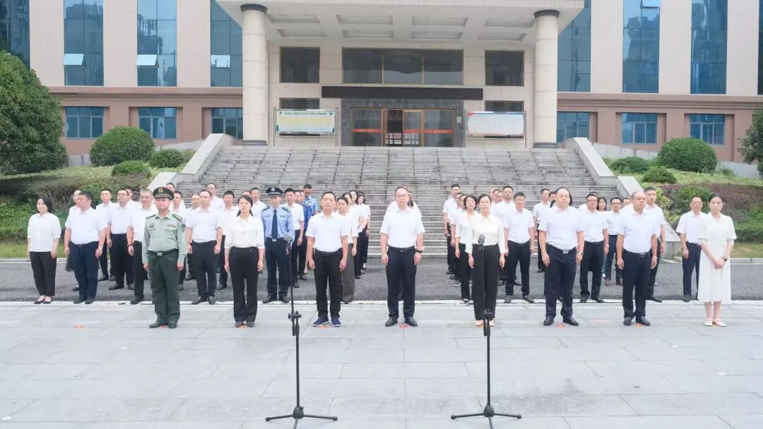 北塔区举行迎国庆升旗仪式 激昂爱国情奋进新征程(图1)