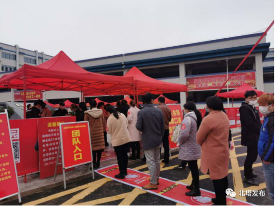 北塔区人社局、茶元头街道组织开展 “促复工 稳就业”现场招聘活动(图1)
