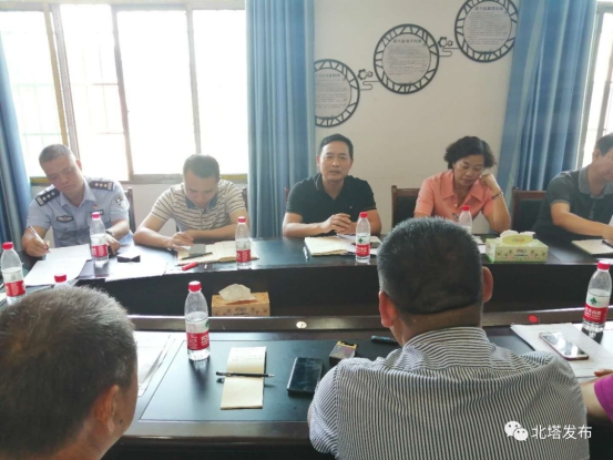 北塔区委常委、政法委书记唐凌带队现场调研联点社区脱贫攻坚工作(图1)