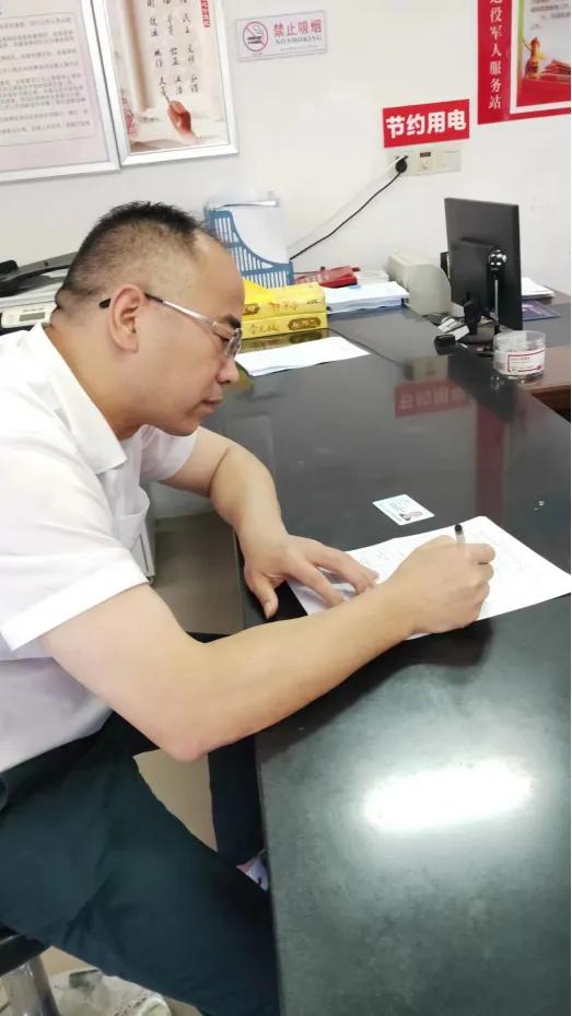 新滩镇街道开展“走流程、解难题、优服务”行动(图1)