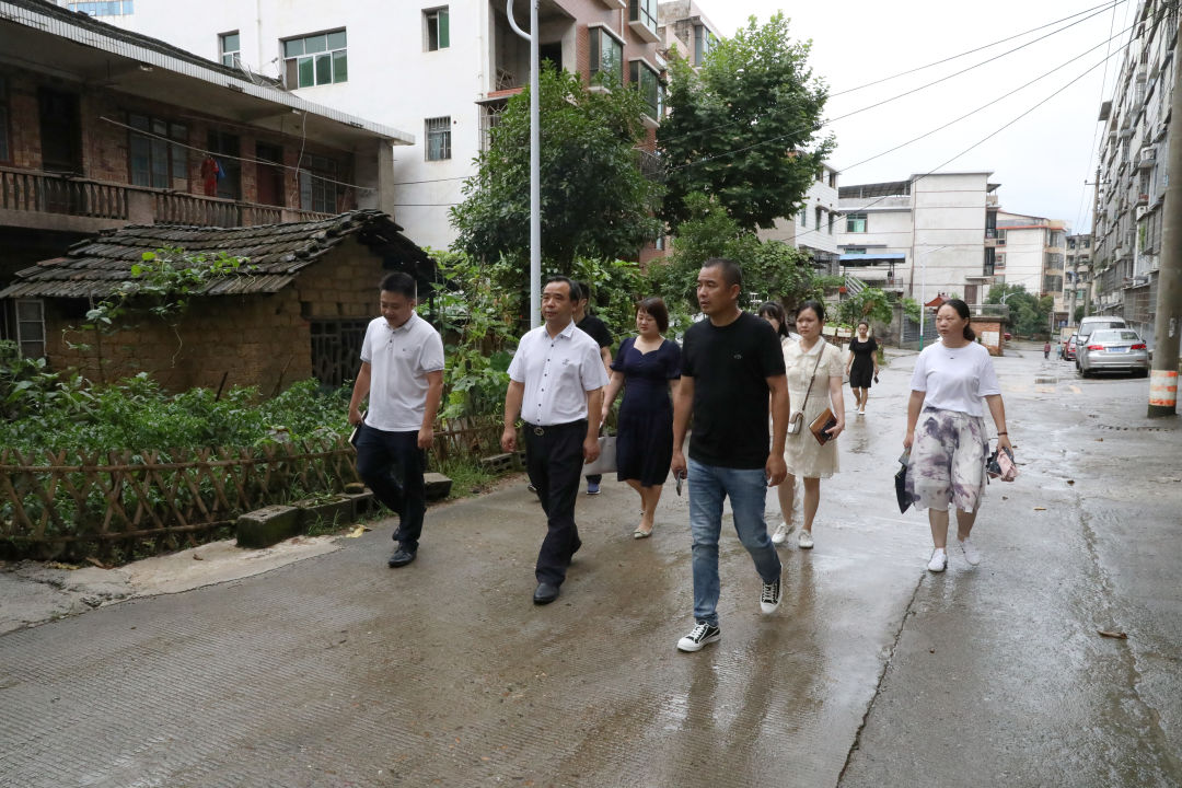 蒋志南到北塔区新滩社区调度创文工作(图1)