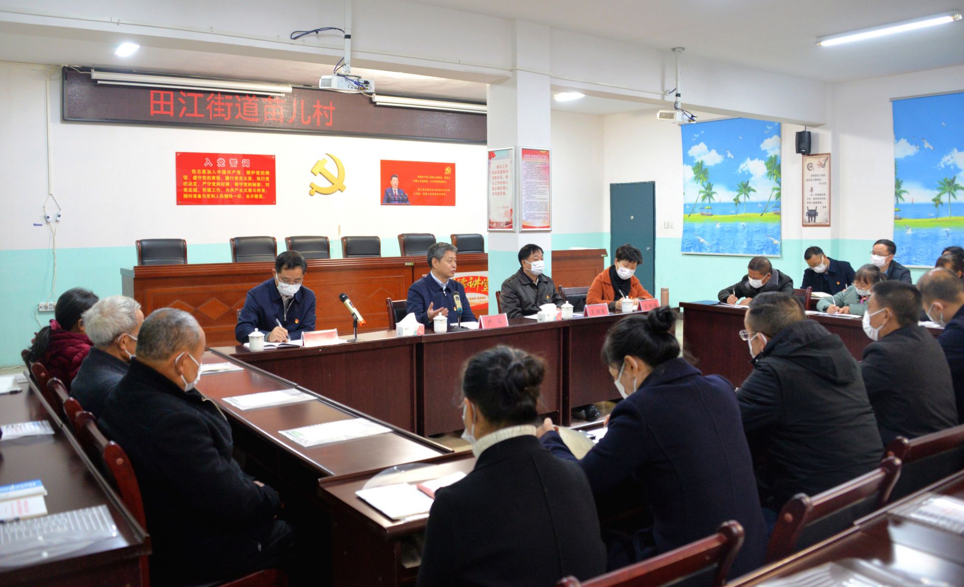 严华在维克液压和北塔区苗儿村宣讲党的二十大精神(图1)
